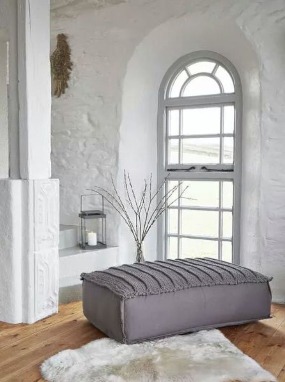 ESPACE SOBRE ET LUMINEUX SOULIGNE PAR LE PARQUET CHENE