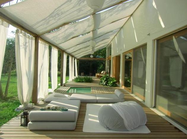 Pergola, terrasse bois, orné de toiles d'ombrages