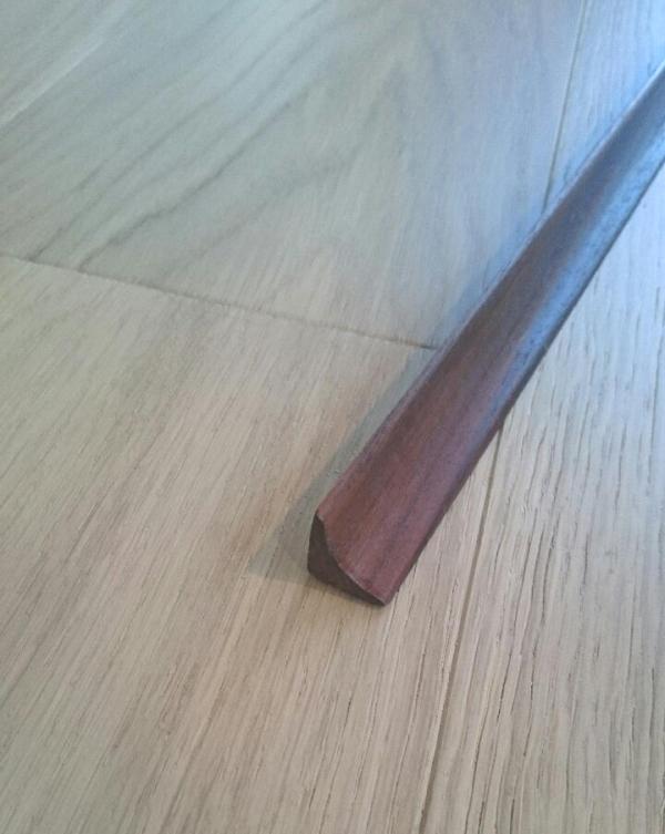 Pour vos finitions de parquet, 100%BOIS des contreplinthes en palissandre massif .Finition au choix � apposer par vos soins.