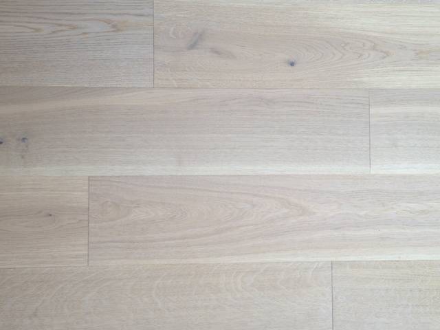 Gros plan sur le parquet contrecoll� ch�ne Classics Cap Ferret . Vos boutiques 100%BOIS  � M�rignac en Gironde et � Bidart  pr�s de Biarritz., sans oublier  le site centpourcentboisshop.fr