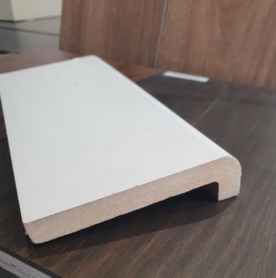 vos plinthes ne vous plaisent plus? Recouvrez-les avec nos plinthes de rénovation prêtes à poser chez 100% BOIS Mérignac !