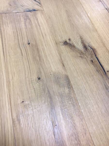 Vous recherchez un style authentique et clair? Optez pour le parquet contrecollé chêne Natura, 100%bois