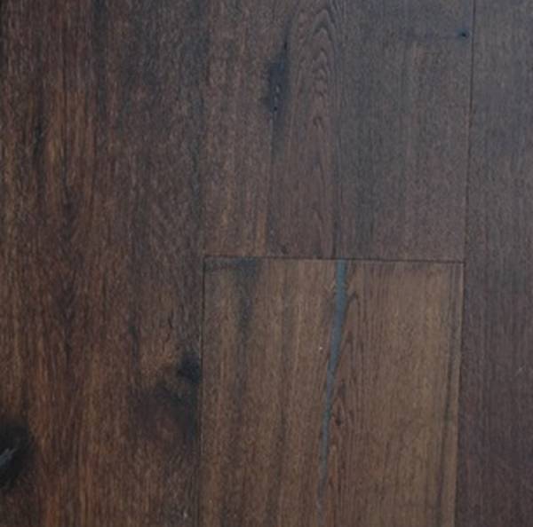 Détail du parquet contrecollé chêne Berlin . A retrouver dans nos boutiques 100%BOIS Mérignac ou Bidart ou sur le site centpourcentboisshop.fr