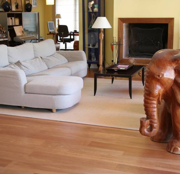 Parquet contrecollé Doussié huilé ultra mat, à retrouver dans vos boutiques de spécialistes 100%BOISAchat en Boutique 100%BOIS Mérignac près de Ste Eulalie,à Bidart près de Socoa, ou sur le site centpourcentboisshop.fr