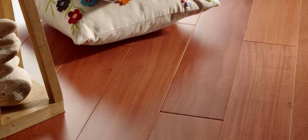 Vous souhaitez un parquet de tonalité rouge?100%Bois vous recommande le parquet exotique' Acajou. Achat en Boutique 100%BOIS Mérignac près de Salles, à Bidart près d Ascain, ou sur le site centpourcentboisshop.fr