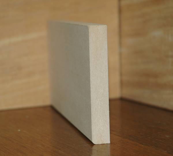 Plinthe blanche support MDF profil plat 15x95x2400mm