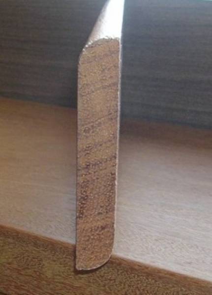 Vous recherchez des plinthes en Merbau? 100%BOIS vous propose sa plinthe merbau massif abouté brut. profil arrondi.15x90x1800mm.Finition au choix à apposer par vos soins.