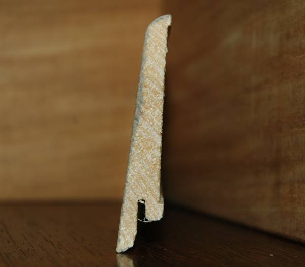 Plinthe 100%bois assortie au parquet? A moins que vous ne préfériez la plinthe blanche? 